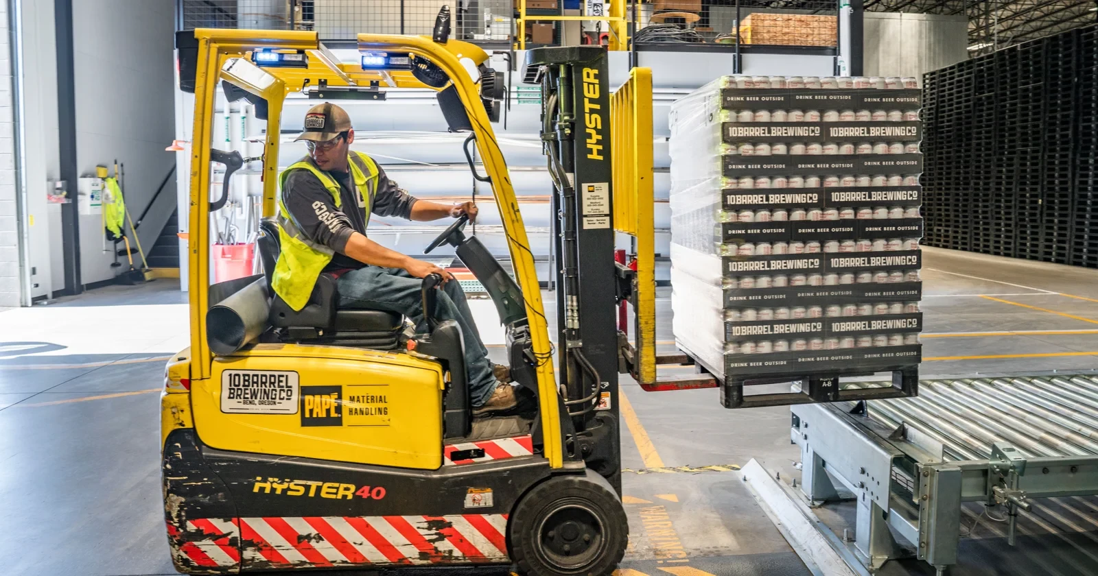 Stop making forklift drivers juggle scanners. When fixed scanning pays off.